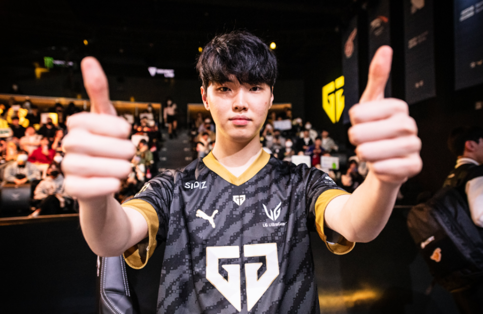 EDG绝杀HKA，Chovy三分雨点燃全场的简单介绍