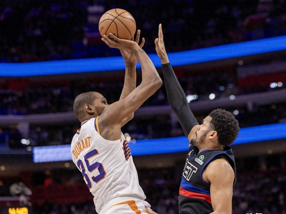 澳大利亚男篮完胜勇士，布克送出助攻