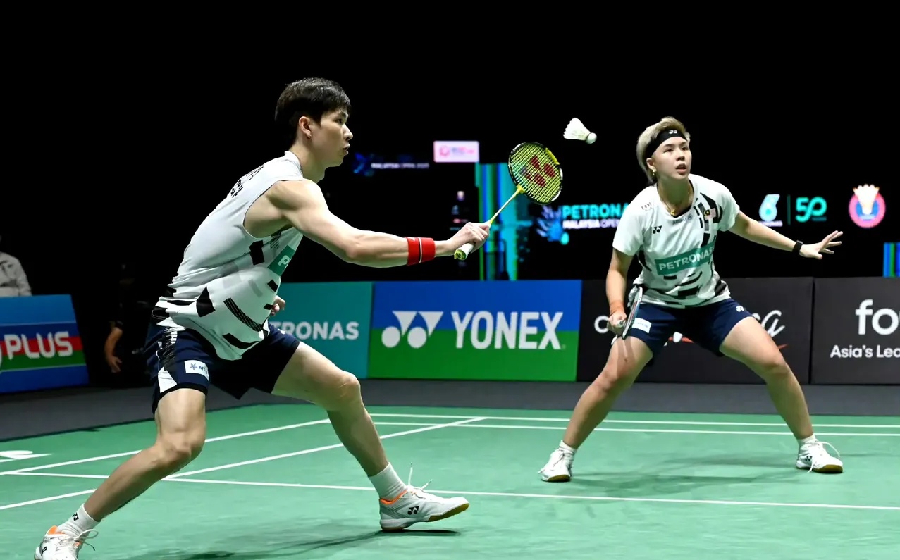 马来西亚羽毛球队鏖战法国羽毛球队，辛杜送出助攻