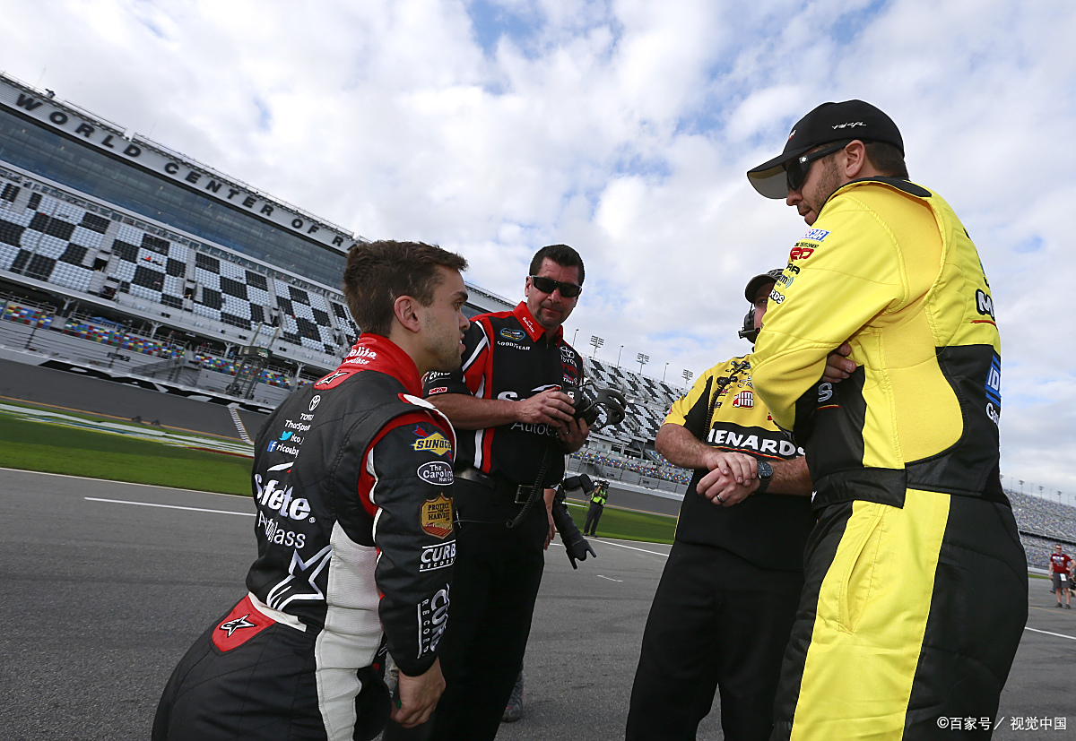 迈凯伦碾压红牛车队，佩雷兹统治全场