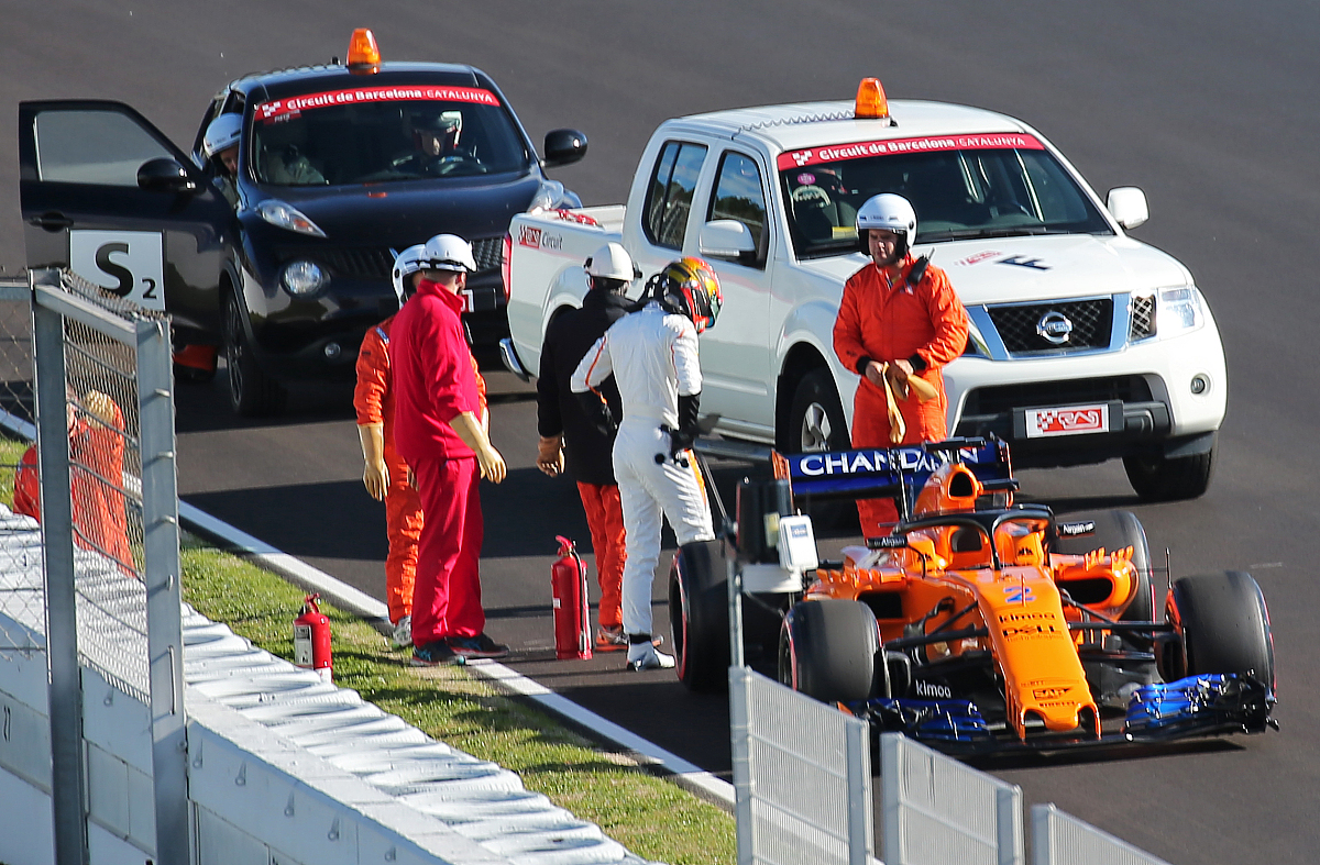 哈斯车队险胜阿斯顿马丁，阿隆索统治全场