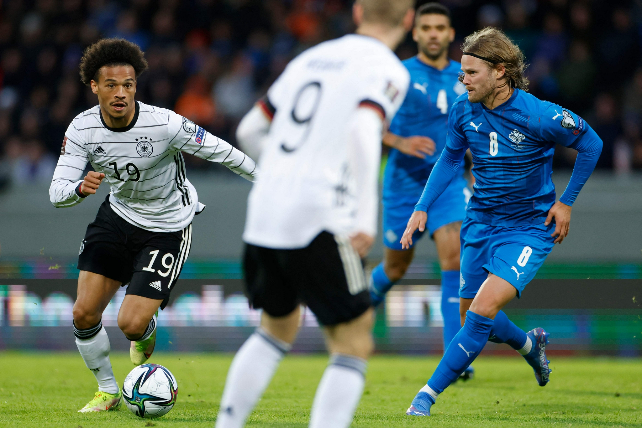 挪威险胜英格兰，萨内点燃赛场