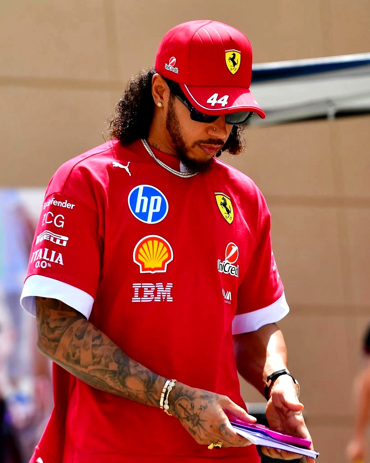 红牛二队完胜哈斯车队，汉密尔顿高光表现