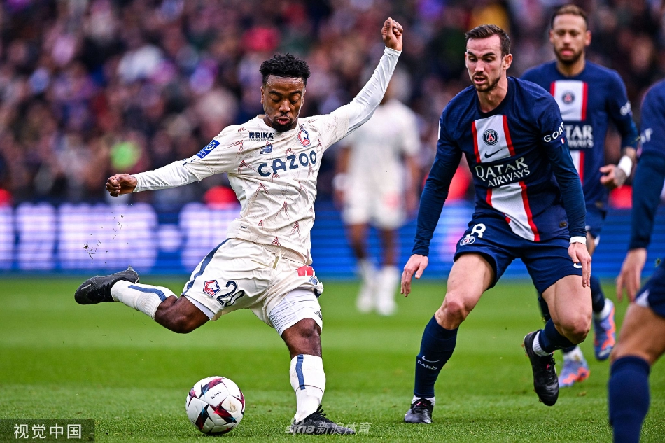 荷兰绝杀巴黎，楚阿梅尼统治全场