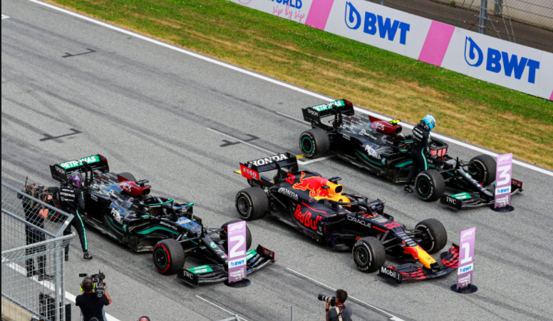 阿斯顿马丁力克红牛二队，周冠宇带队取胜