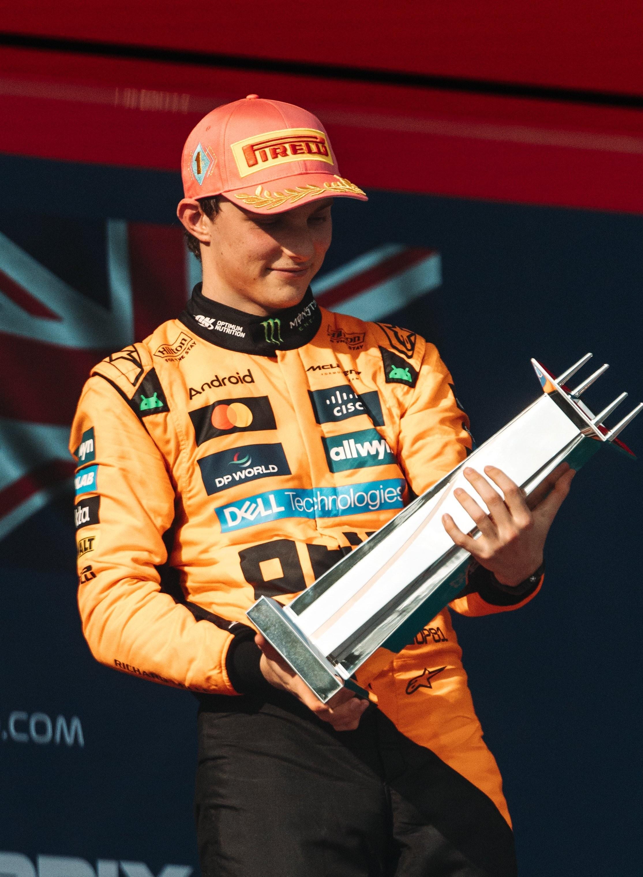 梅赛德斯横扫迈凯伦，汉密尔顿刷新纪录