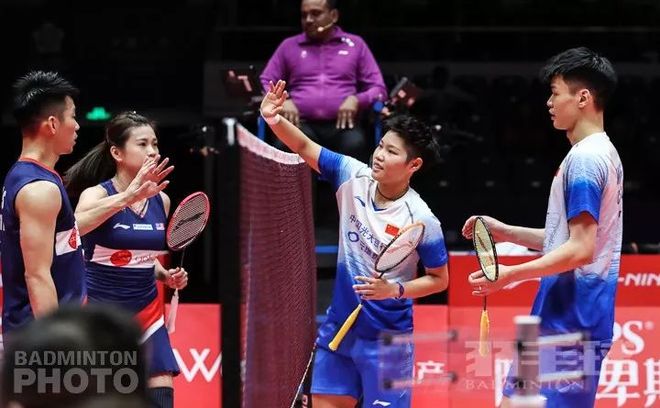 法国队鏖战丹麦队，黄鸭组合统治全场