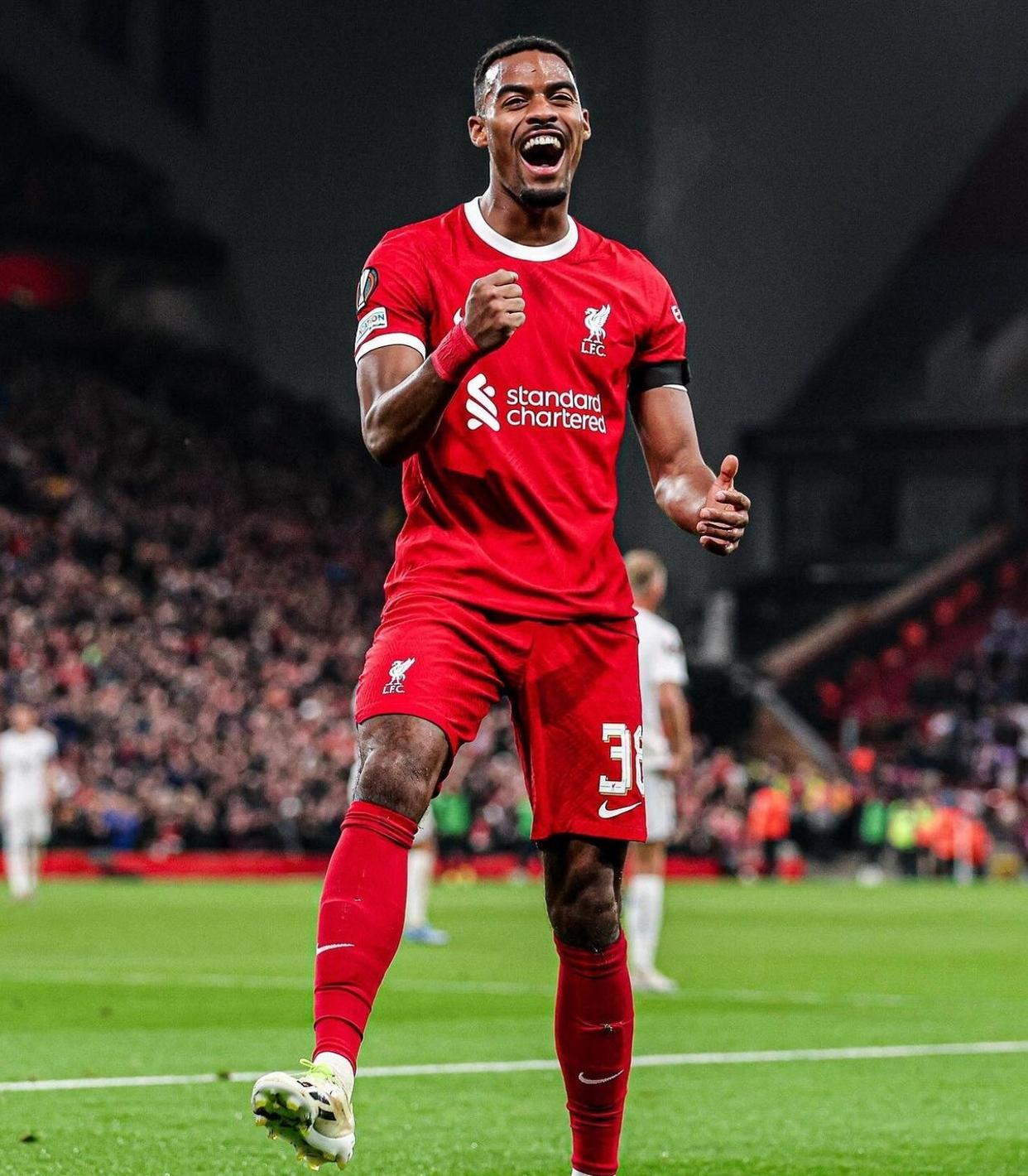 利物浦后卫集体失误，球队需及时调整