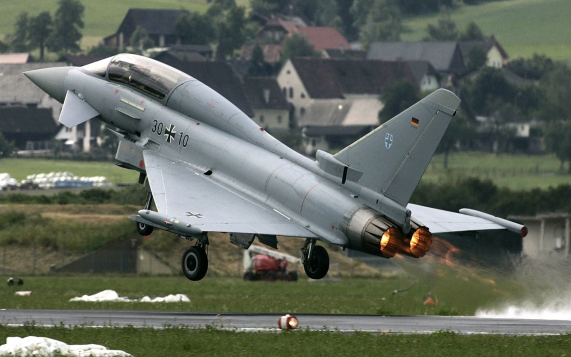 勒克莱尔孤勇扛旗，法拉利绝杀红牛车队的终极逆转