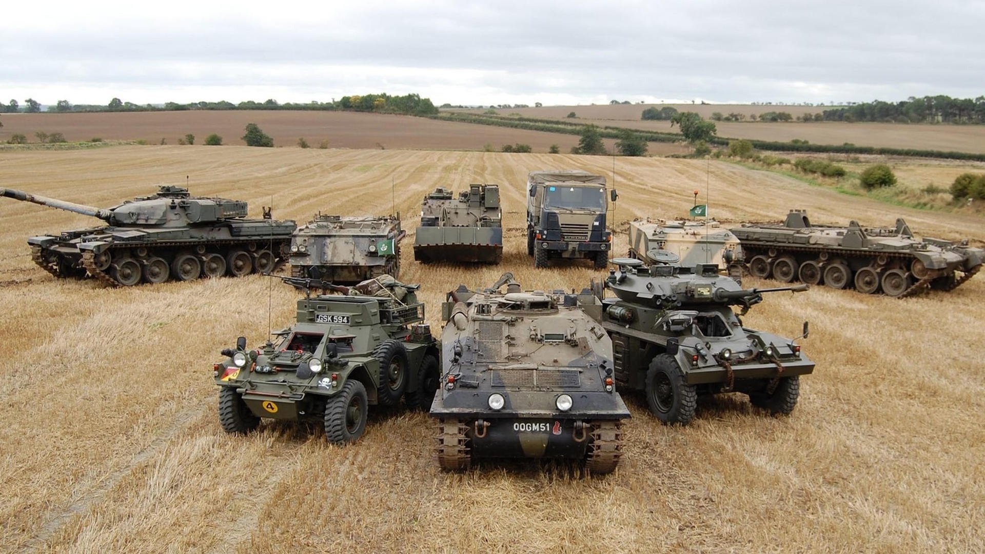 王牌绝杀，阿斯顿马丁史诗逆转哈斯，拉塞尔一骑绝尘刷新历史纪录