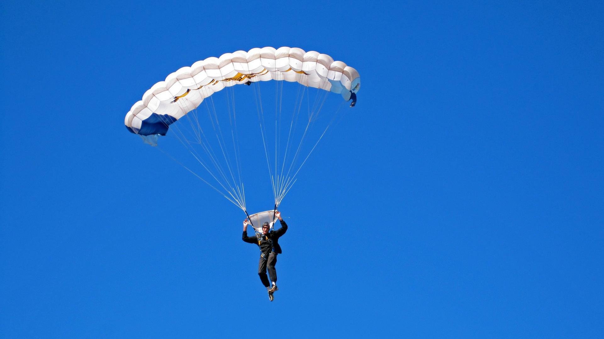 索伯碾压威廉姆斯背后,周冠宇的完美风暴